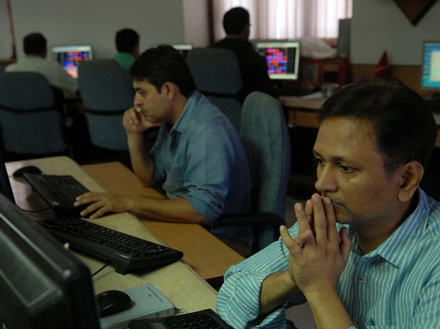 Sensex snaps 4-session long gaining streak; telecom stocks hog limelight - Business Standard
