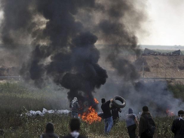 Israeli fighter jets hit Hamas after bomb on Gaza border