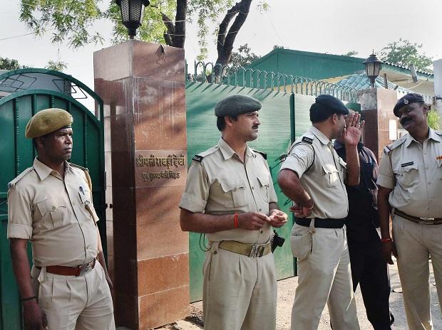 Rabri, her sons return state security after guards recalled from residence Rabri, her sons return state security after guards recalled from residence