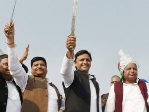 Samajwadi Party supremo Mulayam Singh Yadav withs Uttar Pradesh Chief Minister Akhilesh Yadav and party's state chief Shivpal Singh Yadav at a function in Unnao. (Photo: PTI)