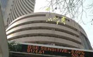 Nifty holds 6,150 mark, heavyweights surge