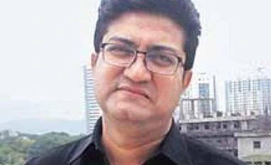 CBFC chief Prasoon Joshi to skip Jaipur LitFest following Karni Sena threat Prasoon Joshi bows to Karni Sena, to skip Jaipur Literature Festival