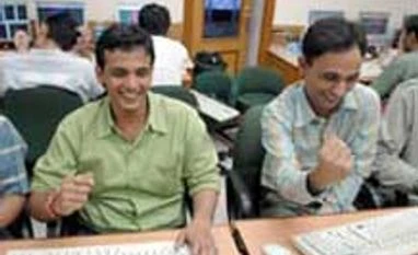 Sensex marks two-and-a-half-week high ahead of Independence Day speech