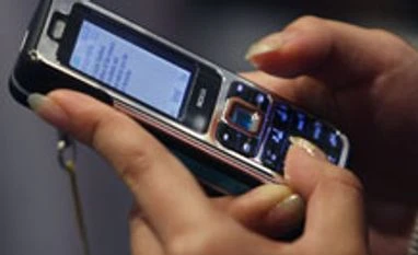 Govt to soon lay standards for mobile phone