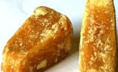 Gur up 1.9% on low-level buying