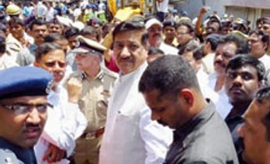 Builders bribed TMC officials, cops for ignoring illegalities