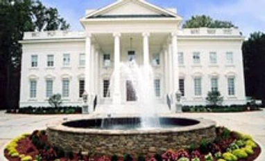 US govt shuts down for the first time in 17 years, one million hit