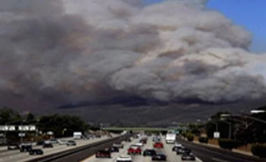 Hundreds flee as wildfire rages in Los Angeles