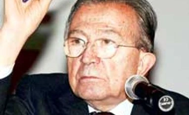 Italy's Andreotti, leading post-war politician, dead at 94