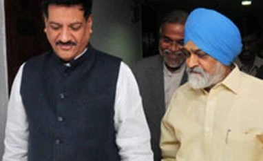 Maharashtra Plan size for 2013-14 fixed at Rs 49,000 cr Prithviraj Chavan, Montek Singh Ahluwalia