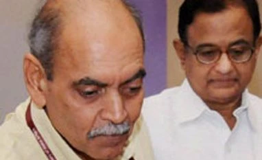FinMin for independent CDR oversight body Rajiv Takru & P Chidambaram