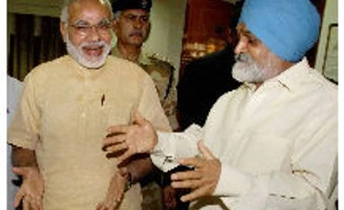 Modi, Montek in tussle of words