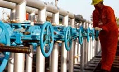 Iran urges Pakistan to build its gas pipeline