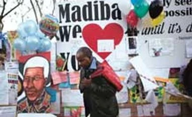 Nelson Mandela may have 'lost awareness' with deteriorating condition