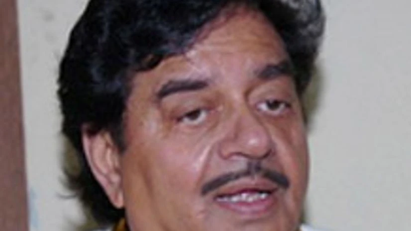 Those with vested interests not learning from Bihar debacle: Shatrughan Sinha Those with vested interests not learning from Bihar debacle: Shatrughan Sinha
