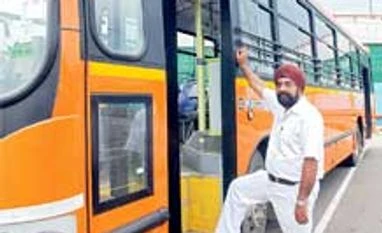 Public transport in Delhi: A bus system tries to transit from old to new