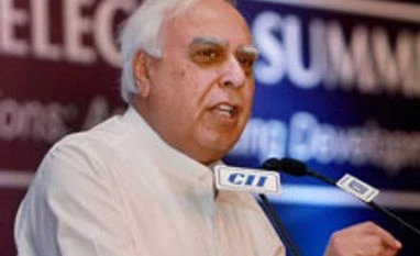 Snoopgate scam: Naming judge will not violate poll code, claims Sibal