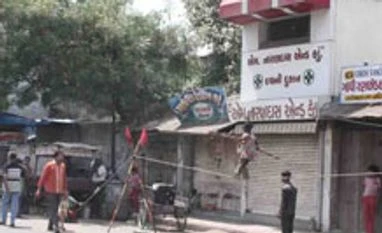 AP bandh over Telangana Bill in LS paralyses normal life