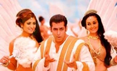 Bigg Boss 7 launches with a bang