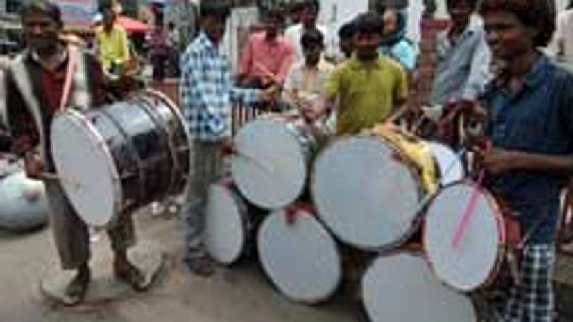 Dhol-tasha Dhol-tasha