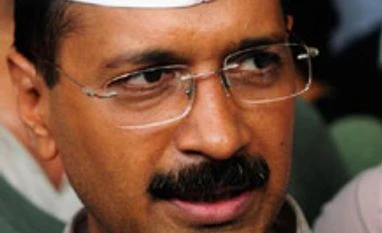 Kejriwal orders FIR against Mukesh, Moily