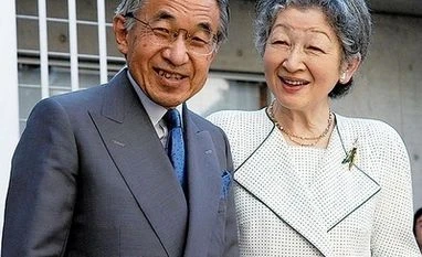Japanese Emperor, wife take Sunday stroll in Lodhi Gardens
