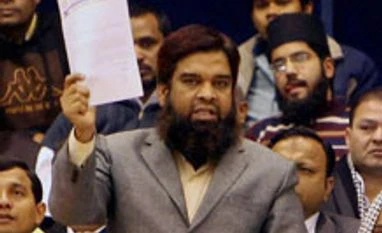 Manmohan unveils agency to develop Waqf property