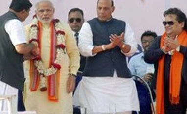 Huge turnout for Modi's Kolkata rally leaves TMC, Left in a tizzy