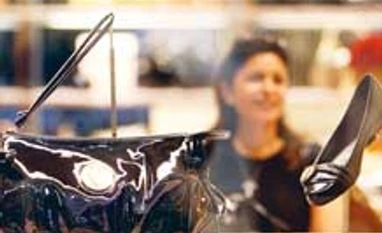 Buyers' love for discounted luxury products spawns fakes online