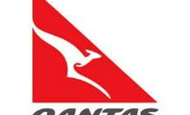 Qantas looks past record loss, opens door to foreign investors