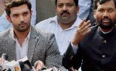 AAP fields cobbler against Paswan's son