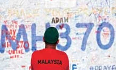 Malaysian Airlines: Search for missing plane to continue today