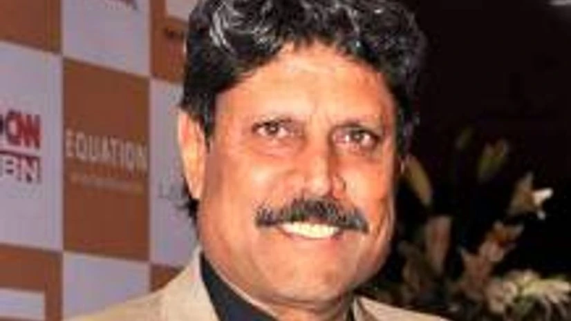 Let selectors decide Dhoni's future in T20s: Kapil Dev Let selectors decide Dhoni's future in T20s: Kapil Dev