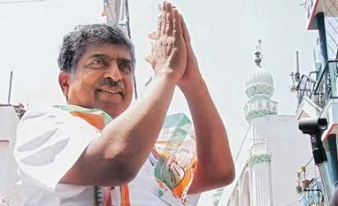 Nilekani, Ananth in tight race for Bangalore LS seat