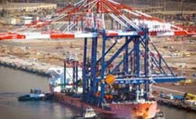 US factory activity back at 3-1/2-year high, auto sales rise