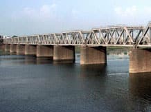 Nearly 300,000 people to be affected after removal of pontoon bridge in UP - Vimarsana News