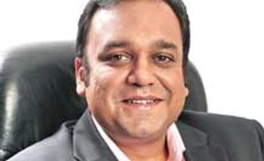 Zee backs off-beat fare