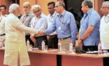 PM breaks the ice with secretaries, bowls them over