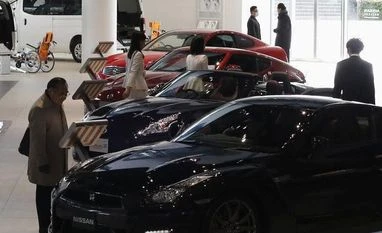 Chinese consumers switch gears from cash to credit for car buys