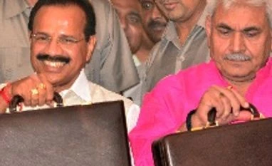 Smiling Gowda presents Rail Budget at high speed