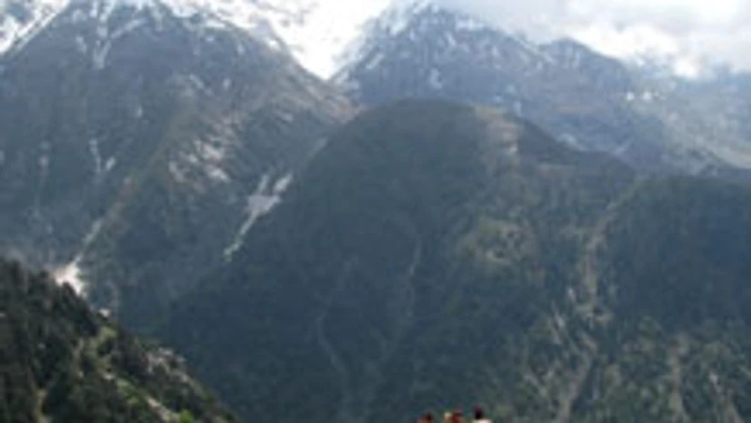 Hill Station Heavy rains lash parts of Himachal, further drop in day temperature