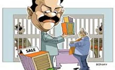 From Tihar, Roy tries to sell the New York Plaza