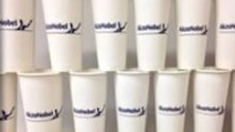 AkzoNobel develops world's first fully compostable paper cup AkzoNobel develops world's first fully compostable paper cup