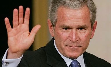 Bush takes ice bucket challenge, nominates Clinton