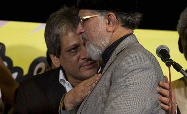 Sharif to face murder case; Imran insists on PM's resignation