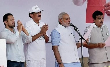 Aamir Khan joins Modi's 'Swachh Bharat' campaign
