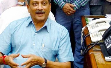 Manohar Parrikar objects to large security cover
