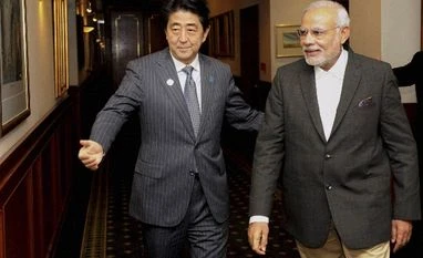 Japanese PM Abe hosts dinner for Modi in Brisbane