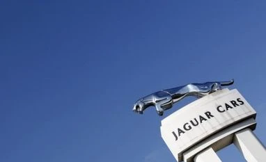 GM, JLR suspend car deliveries to Russian dealers