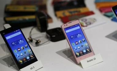 Xiaomi to start small in US, with earphones and bands